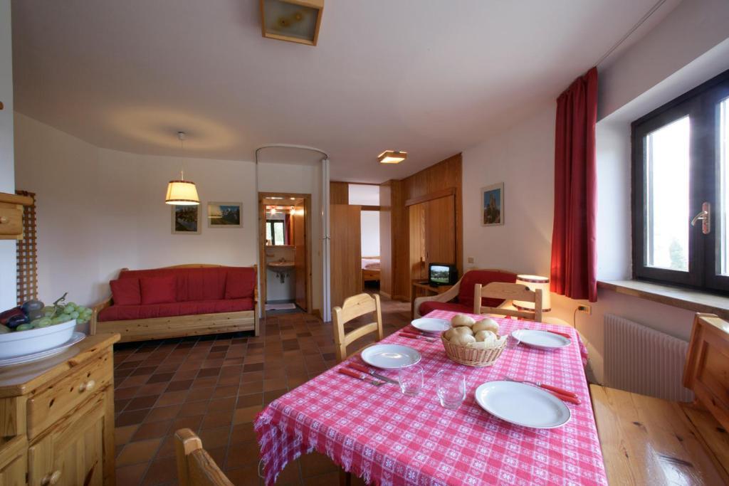 Apartments Gonzaga Canazei Kamer foto